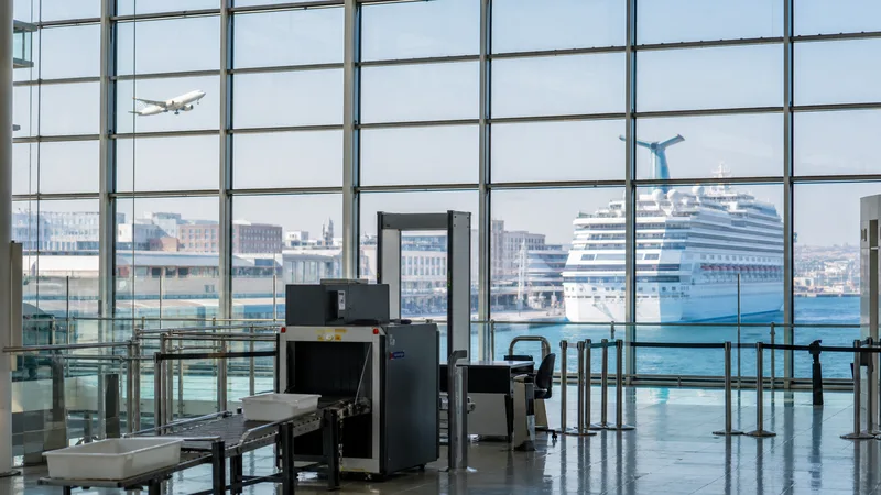 Terminal genérica con conexiones aérea y marítima