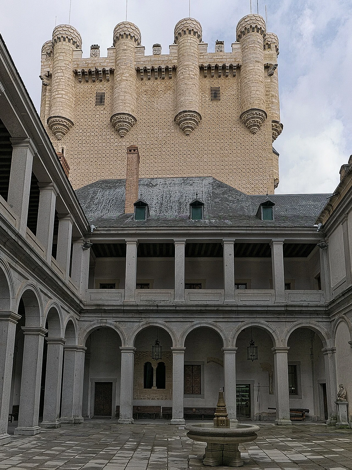 Torre de Juan II vista desde el Patio de Armas del Alcázar