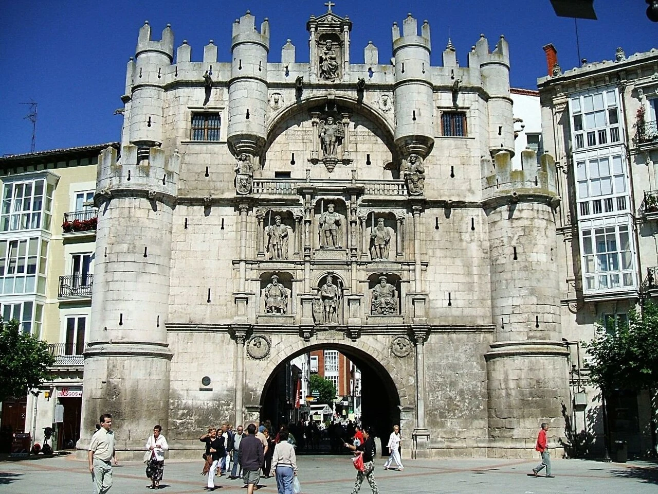 Fachada del Arco de Santa María de Burgos