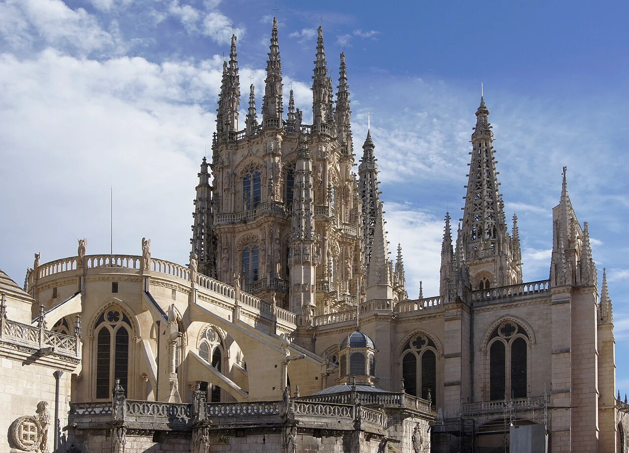 Agujas y cimborrio de la catedral de Burgos vistos desde el exterior
