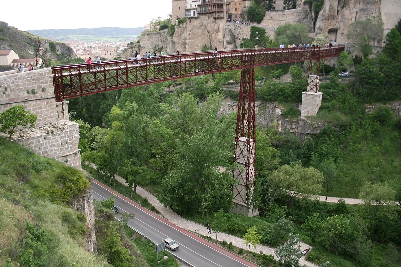 Estructura metálica del puente de San Pablo sobre la hoz del Huécar