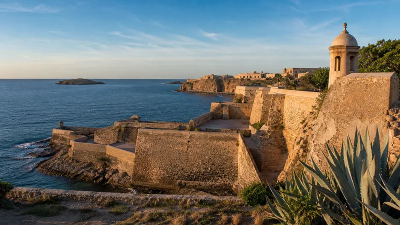 Fortificaciones genéricas de Melilla junto al mar