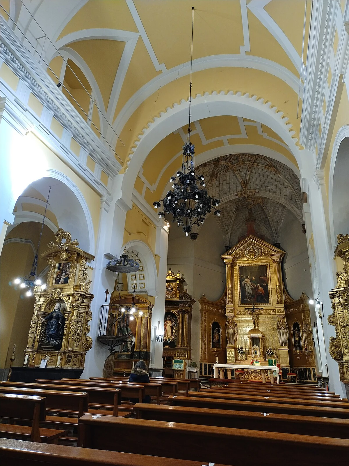 Nave y presbiterio de la iglesia de Santo Tomé
